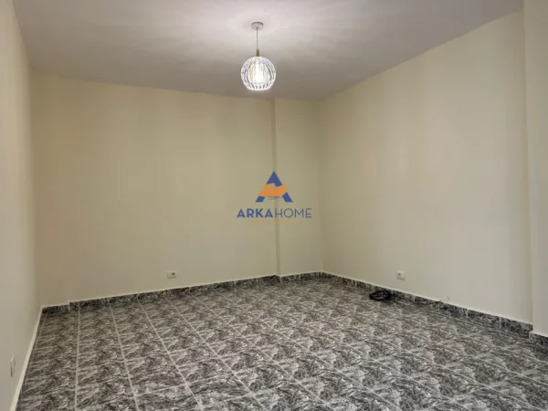 Tirane, jepet me qera apartament 3+1+Ballkon Kati 3, 120 m² 700 € 