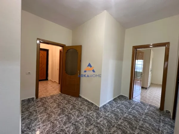 Tirane, jepet me qera apartament 3+1+Ballkon Kati 3, 120 m² 700 € 