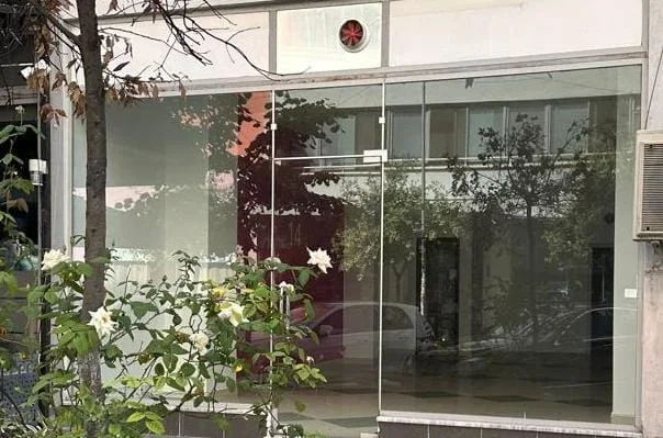Tirane, jepet me qera dyqan Kati 0, 82 m² 820 € (ASTIR)