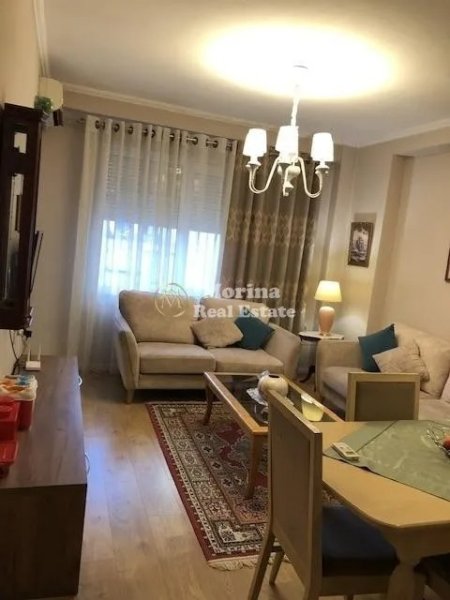 Tirane, jepet me qera apartament 1+1 Kati 4, 65 m² 370 € (Kombinat)