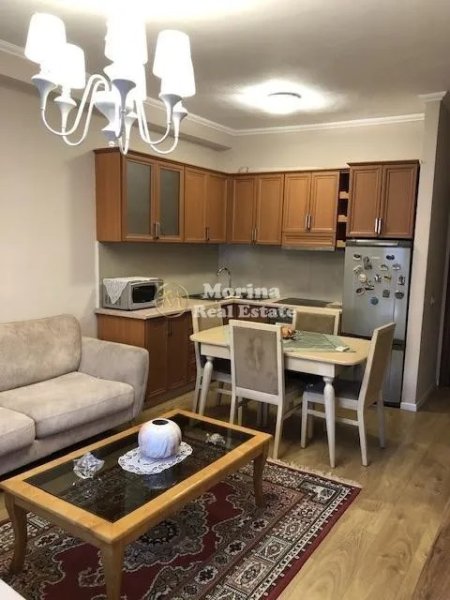 Tirane, jepet me qera apartament 1+1 Kati 4, 65 m² 370 € (Kombinat)