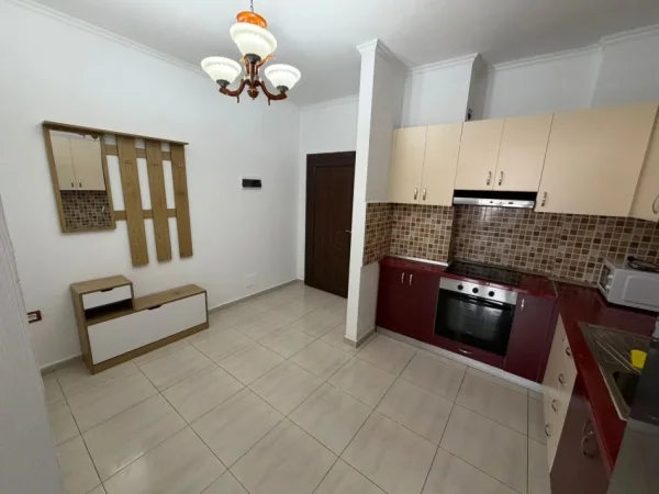 Tirane, jepet me qera apartament 2+1+Ballkon Kati 4, 80 m² 450 € (Rruga Bajram Tushi)