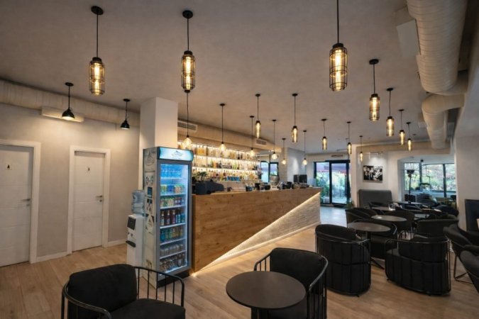 Tirane, shes ambjent biznesi Kati 1, 170 m² (Rruga e Kavajes)