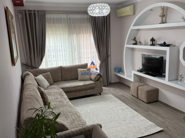 Tirane, jepet me qera apartament 1+1+Ballkon Kati 5, 74 m² 600 € 