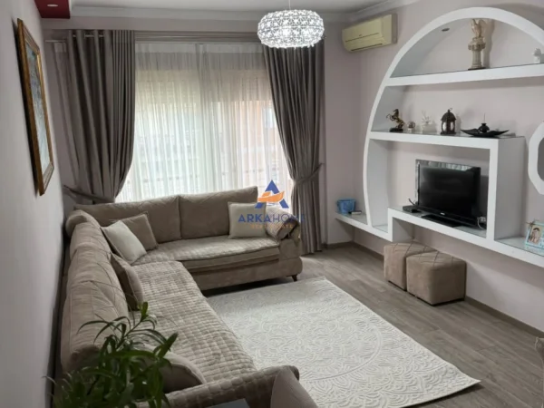 Tirane, jepet me qera apartament 1+1+Ballkon Kati 5, 74 m² 600 € 