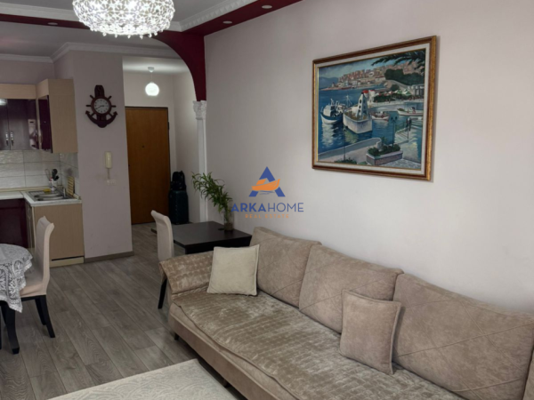 Tirane, jepet me qera apartament 1+1+Ballkon Kati 5, 74 m² 600 € 