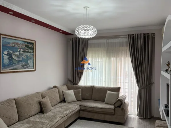 Tirane, jepet me qera apartament 1+1+Ballkon Kati 5, 74 m² 600 € 