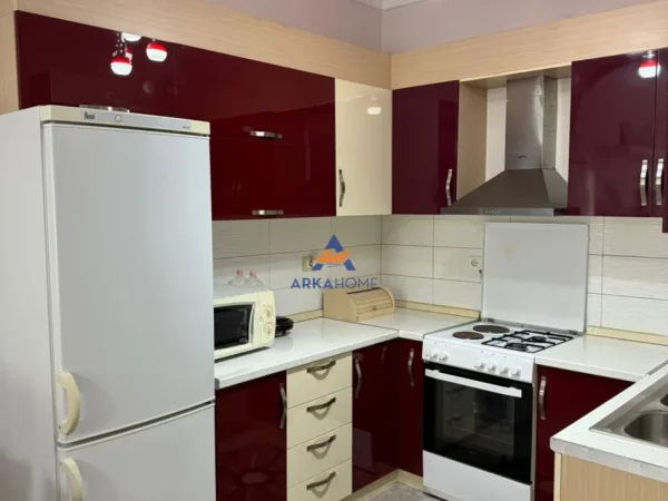 Tirane, jepet me qera apartament 1+1+Ballkon Kati 5, 74 m² 600 € 