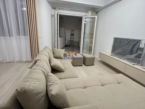 Tirane, jepet me qera apartament 2+1+Ballkon Kati 9, 100 m² 628 € 