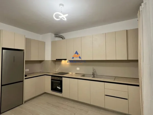 Tirane, jepet me qera apartament 2+1+Ballkon Kati 9, 100 m² 628 € 