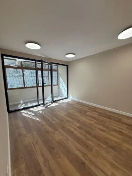 Tirane, shitet apartament 2+1+Ballkon Kati 2, 109 m² 252.000 € (Rruga Margarita Tutulani)