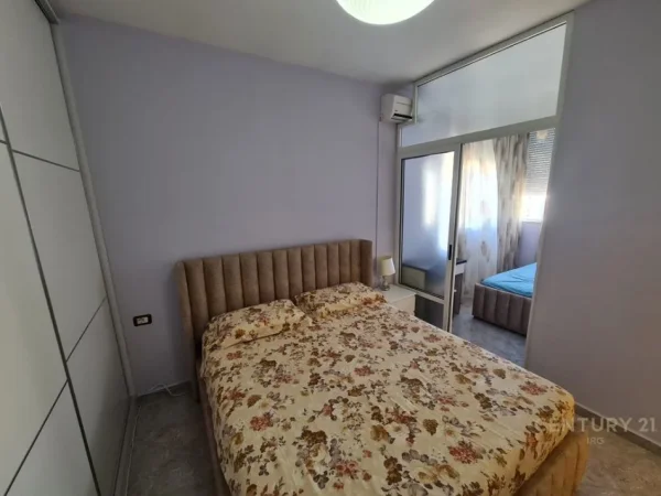 Tirane, jepet me qera apartament 1+1+Ballkon Kati 7, 58 m² 600 € (globe)