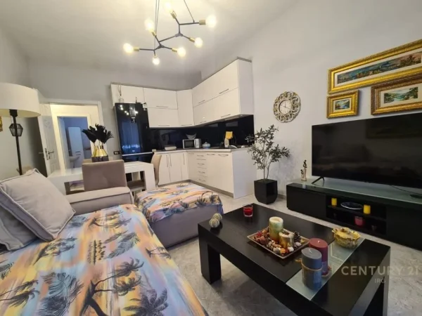 Tirane, jepet me qera apartament 1+1+Ballkon Kati 7, 58 m² 600 € (globe)