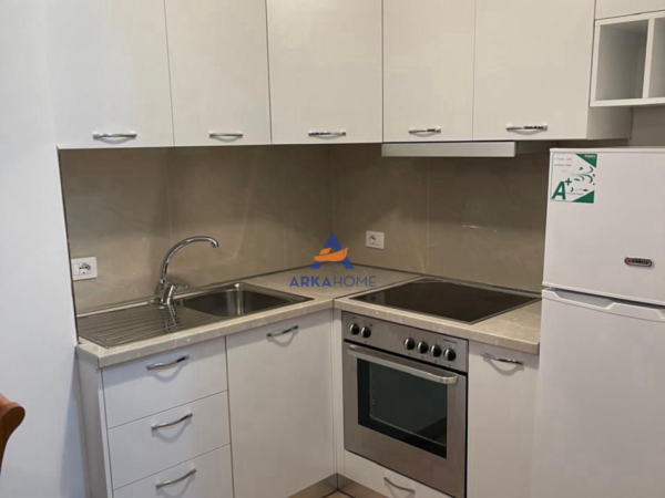 Tirane, jepet me qera apartament 1+1+Ballkon Kati 2, 70 m² 628 € 