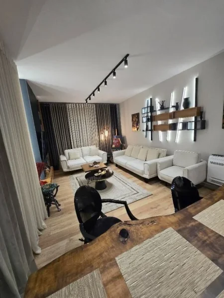 Tirane, jepet me qera apartament 2+1+Ballkon Kati 4, 105 m² 1.100 € (Kodra e Diellit)