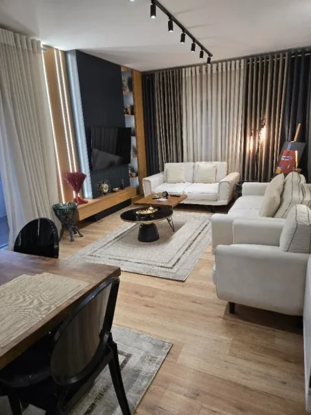 Tirane, jepet me qera apartament 2+1+Ballkon Kati 4, 105 m² 1.100 € (Kodra e Diellit)