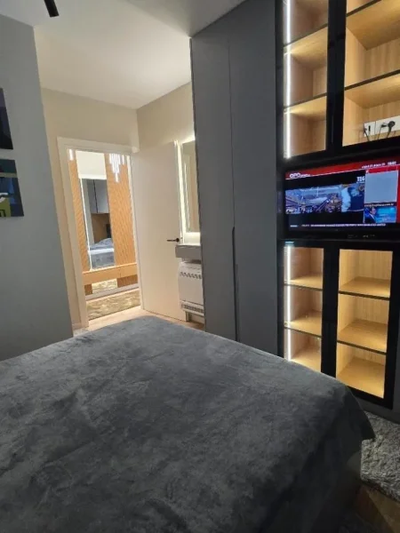 Tirane, jepet me qera apartament 2+1+Ballkon Kati 4, 105 m² 1.100 € (Kodra e Diellit)