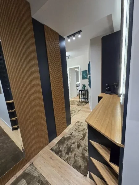 Tirane, jepet me qera apartament 2+1+Ballkon Kati 4, 105 m² 1.100 € (Kodra e Diellit)