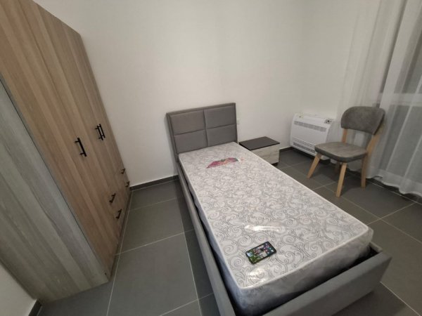 Tirane, jepet me qera apartament 2+1+Aneks+Ballkon Kati 2, 100 m² 500 € (Rruga 5 Maji)