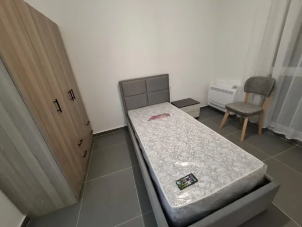 Tirane, jepet me qera apartament 2+1+Aneks+Ballkon Kati 2, 100 m² 500 € (Rruga 5 Maji)