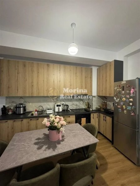 Tirane, jepet me qera apartament 1+1 Kati 3, 60 m² 400 € (Ali Demi)