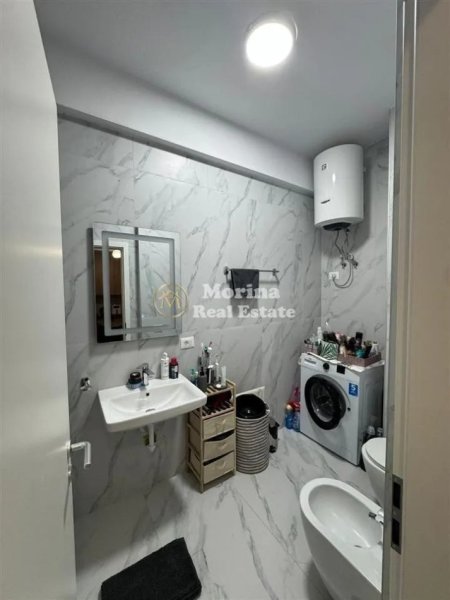 Tirane, jepet me qera apartament 1+1 Kati 3, 60 m² 400 € (Ali Demi)