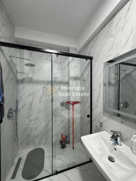 Tirane, jepet me qera apartament 1+1 Kati 3, 60 m² 400 € (Ali Demi)