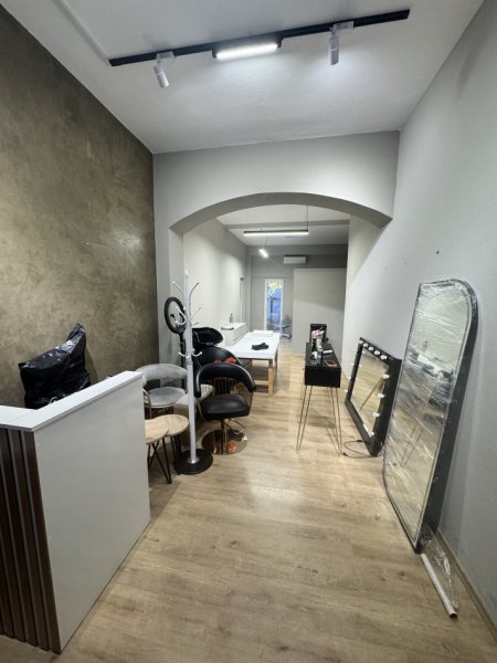 Tirane, jepet me qera ambjent biznesi Kati 0, 50 m² 500 € (Selvia, Rr. Isa Boletini)