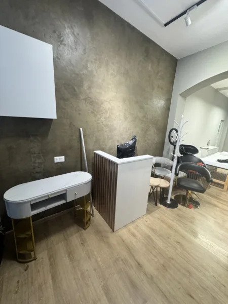 Tirane, jepet me qera ambjent biznesi Kati 0, 50 m² 500 € (Selvia, Rr. Isa Boletini)