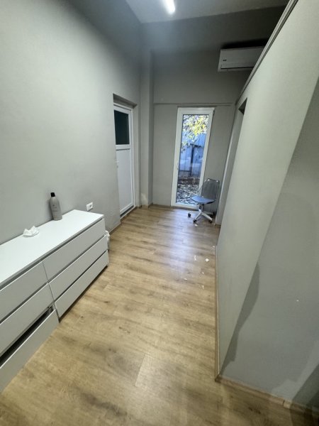 Tirane, jepet me qera ambjent biznesi Kati 0, 50 m² 500 € (Selvia, Rr. Isa Boletini)