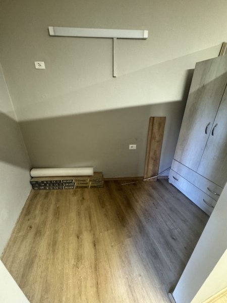 Tirane, jepet me qera ambjent biznesi Kati 0, 50 m² 500 € (Selvia, Rr. Isa Boletini)
