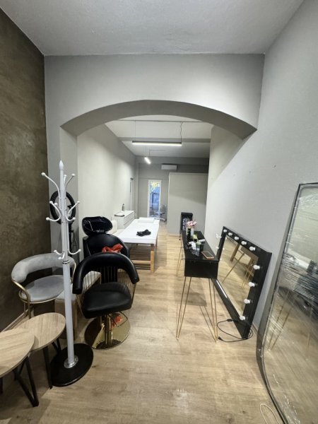Tirane, jepet me qera ambjent biznesi Kati 0, 50 m² 500 € (Selvia, Rr. Isa Boletini)