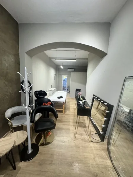 Tirane, jepet me qera ambjent biznesi Kati 0, 50 m² 500 € (Selvia, Rr. Isa Boletini)