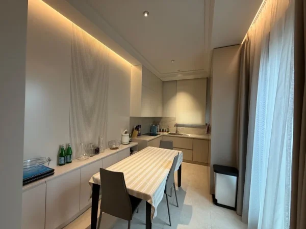 Tirane, shitet apartament 3+1+Ballkon Kati 5, 135 m² 565.000 € (355693414015)