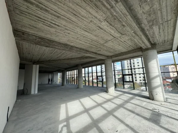 Elbasan, shitet ambjent biznesi Kati 2, 500 m² 499.000 € (ne qender te Elbasanit)