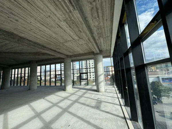 Elbasan, shitet ambjent biznesi Kati 2, 500 m² 499.000 € (ne qender te Elbasanit)