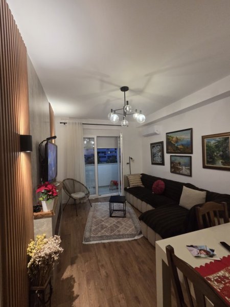 Tirane, jepet me qera apartament 3+1+Aneks+Ballkon , 146 m² 65000 mije leke (5 maji)