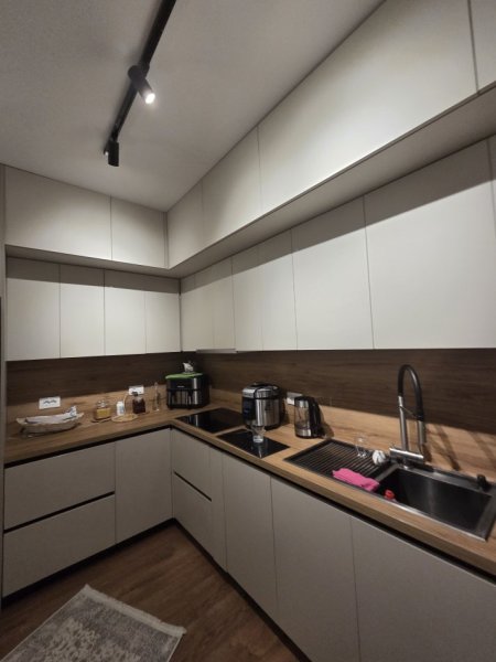 Tirane, jepet me qera apartament 3+1+Aneks+Ballkon , 146 m² 65000 mije leke (5 maji)