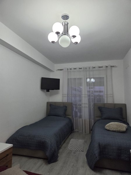 Tirane, jepet me qera apartament 3+1+Aneks+Ballkon , 146 m² 65000 mije leke (5 maji)