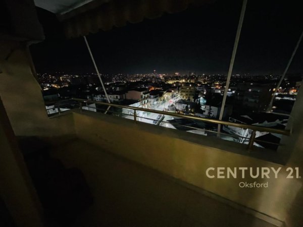Tirane, jepet me qera apartament 2+1+Ballkon Kati 5, 103 m² 480 € (kodra e priftit)