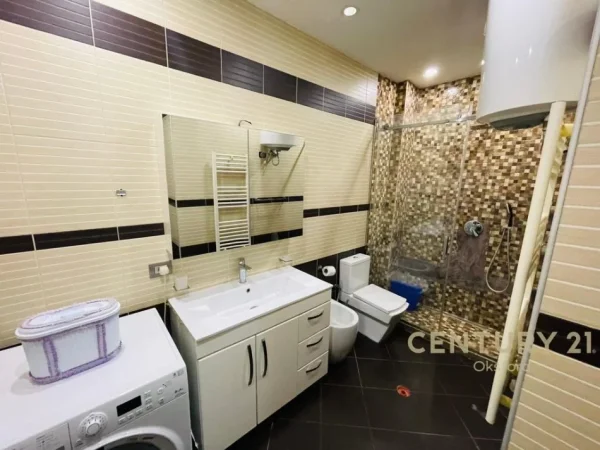 Tirane, jepet me qera apartament 2+1+Ballkon Kati 5, 103 m² 480 € (kodra e priftit)