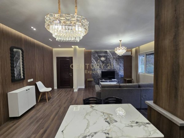 Tirane, jepet me qera apartament 2+1+Ballkon Kati 2, 121 m² 550 € (kopshti zoologjik)