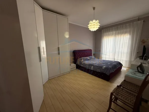 Tirane, shitet apartament 2+1+Ballkon Kati 4, 86 m² 229.000 € (Pazari I Ri)