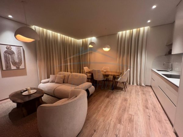 Tirane, jepet me qera apartament 2+1+2+2 Poste Parkimi+Ballkon Kati 1, 99 m² 2.700 € (Green Valley Residence)