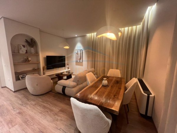 Tirane, jepet me qera apartament 2+1+2+2 Poste Parkimi+Ballkon Kati 1, 99 m² 2.700 € (Green Valley Residence)