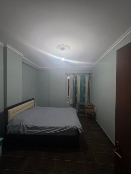 Tirane, jepet me qera apartament 2+1+Ballkon Kati 4, 114 m² 350 € (Rruga at zef pellumbi, mezez- kashar,)