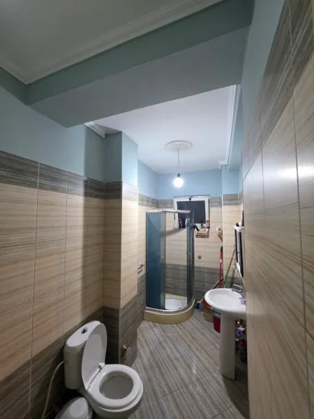 Tirane, jepet me qera apartament 2+1+Ballkon Kati 4, 114 m² 350 € (Rruga at zef pellumbi, mezez- kashar,)