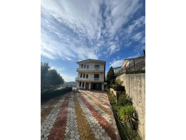 Tirane, shitet Vile , 351 m² 600.000 €