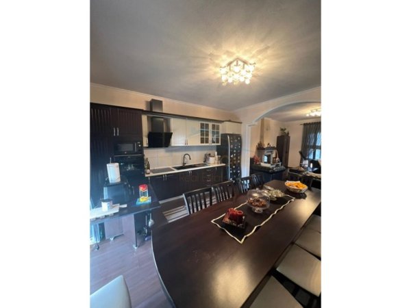 Tirane, shitet Vile , 351 m² 600.000 €