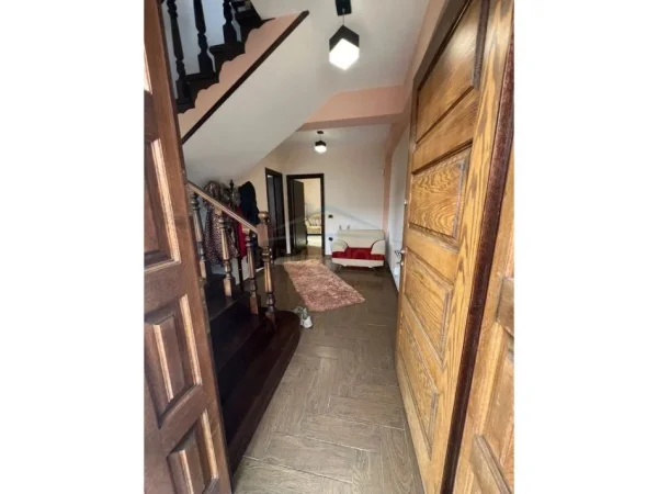 Tirane, shitet Vile , 351 m² 600.000 €